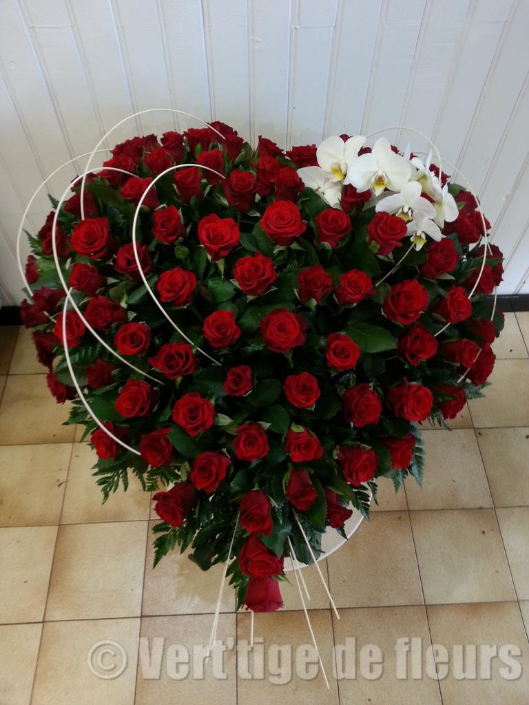 Coeur funeraire rose rouge et orchidee