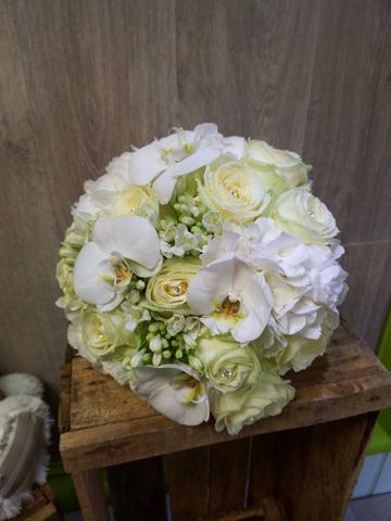 Mariage Bouquet Rond Mariage Martigues 