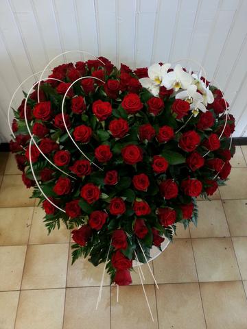 Coeur funeraire rose rouge et orchidee