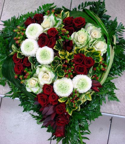 Coeur funeraire rose rouge rose blanche hypericum